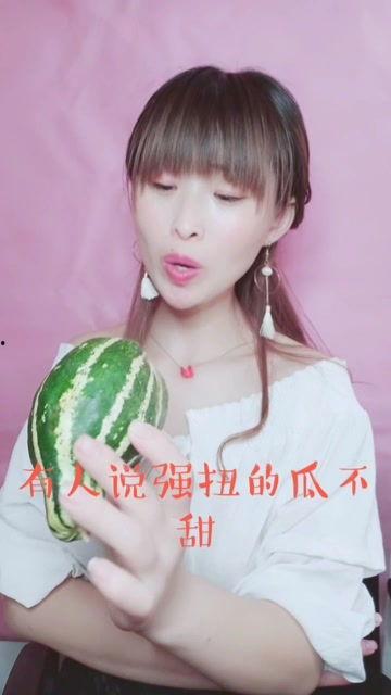 娱乐吃瓜酱搞暧昧